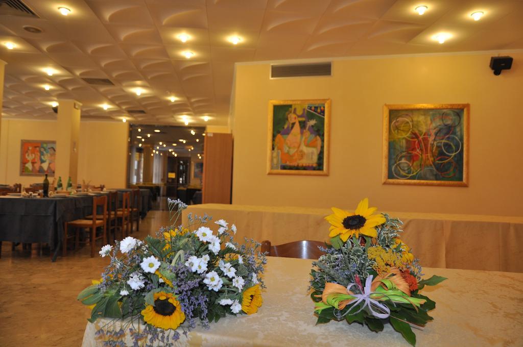 Hotel Terme Di San Vittore Genga  Bagian luar foto