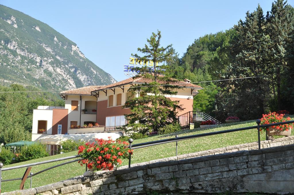 Hotel Terme Di San Vittore Genga  Bagian luar foto