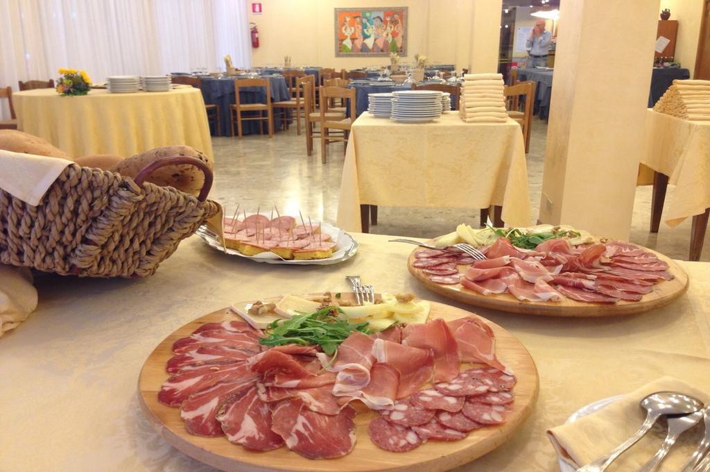 Hotel Terme Di San Vittore Genga  Bagian luar foto