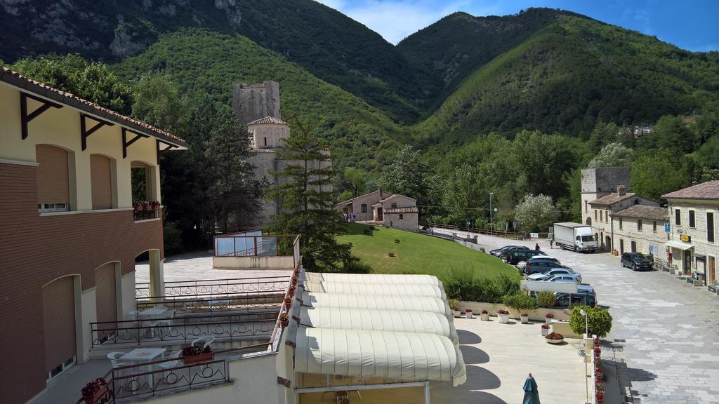 Hotel Terme Di San Vittore Genga  Bagian luar foto
